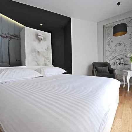 Tinel Premium Edition Bed & Breakfast